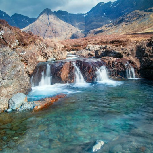 Discover the beautiful Isle of Skye. Enjoy a scenic drive to the Isle, stopping at the iconic Eilean Castle while en route for a snap of the old fortress.